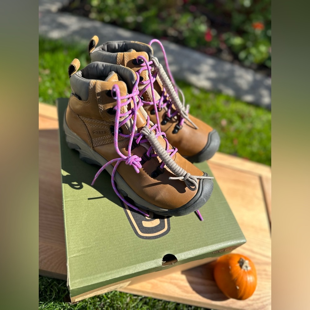 NIB Keen Pyrenees Waterproof Hiking Boots Safari English Lavender 9.5 Women’s